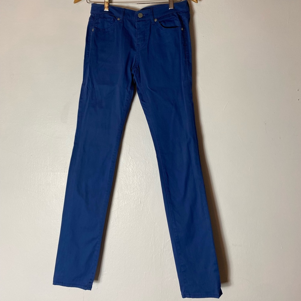Skinny blue jeans